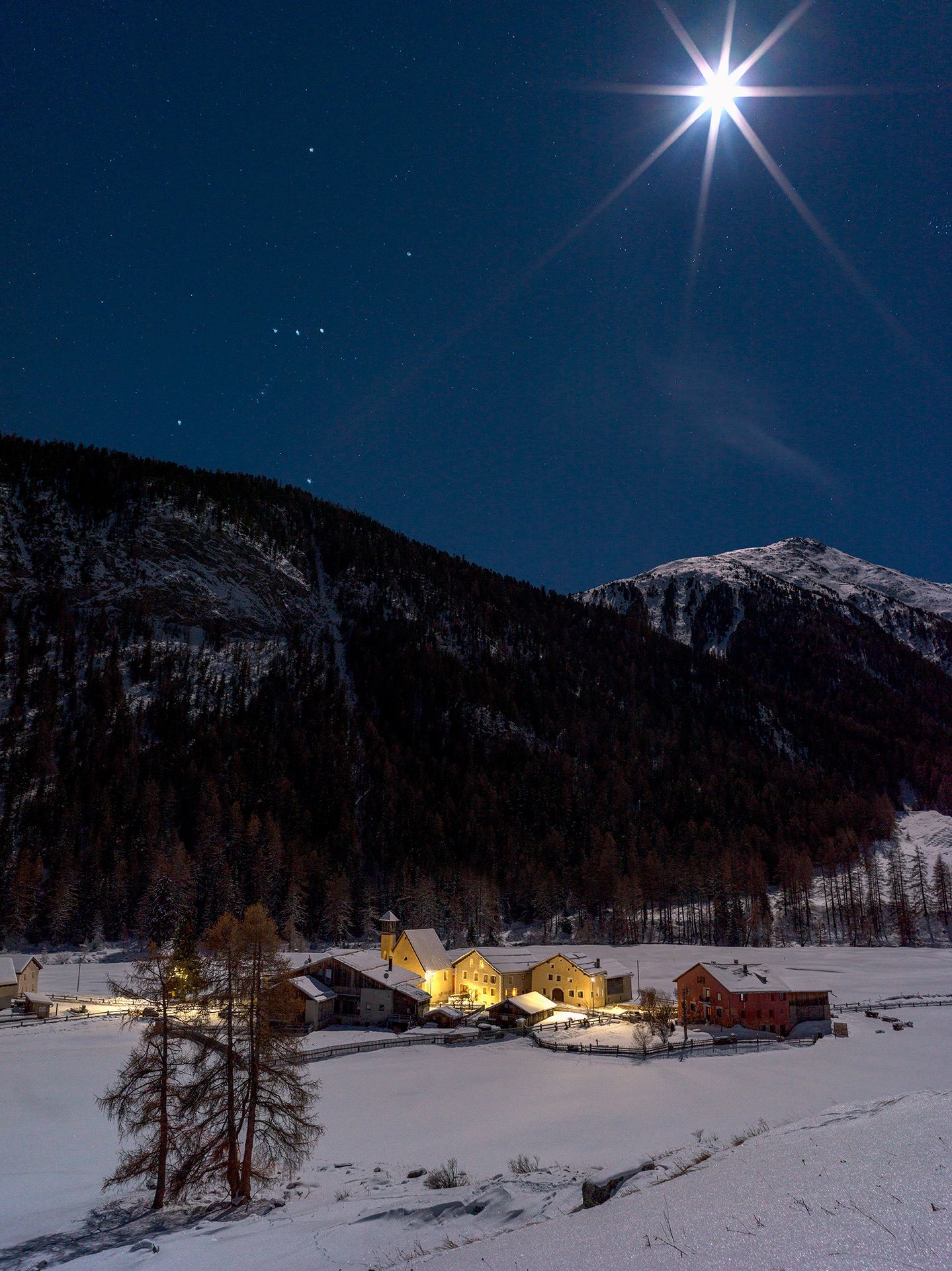 Susauna bei Vollmond mit Orion am Himmel